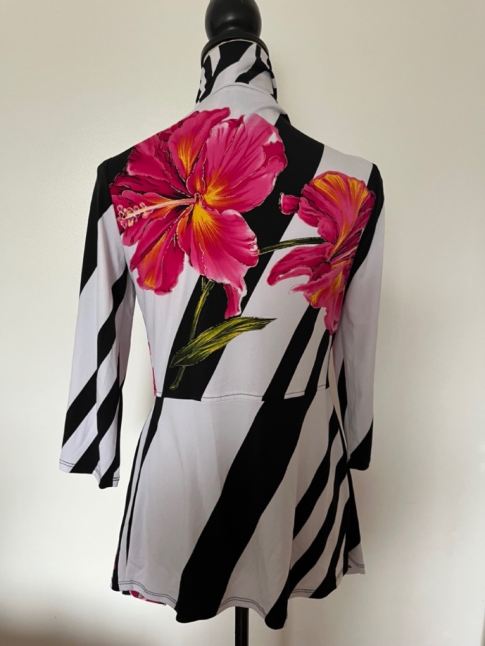 Frank Lyman **NEW** NWOT Graphic Stripe Pink Hibiscus Coverup